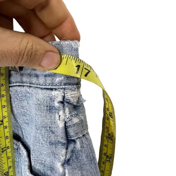 Vintage 90s Light Waist Relaxed Distressed Shorts 12 - Picture 10 of 11